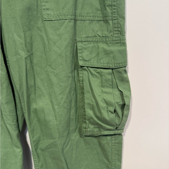 Green Abercrombie and Fitch cargo joggers - Picture 2 of 4